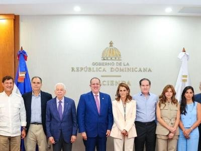 Magín Díaz sigue ronda de reuniones con empresarios