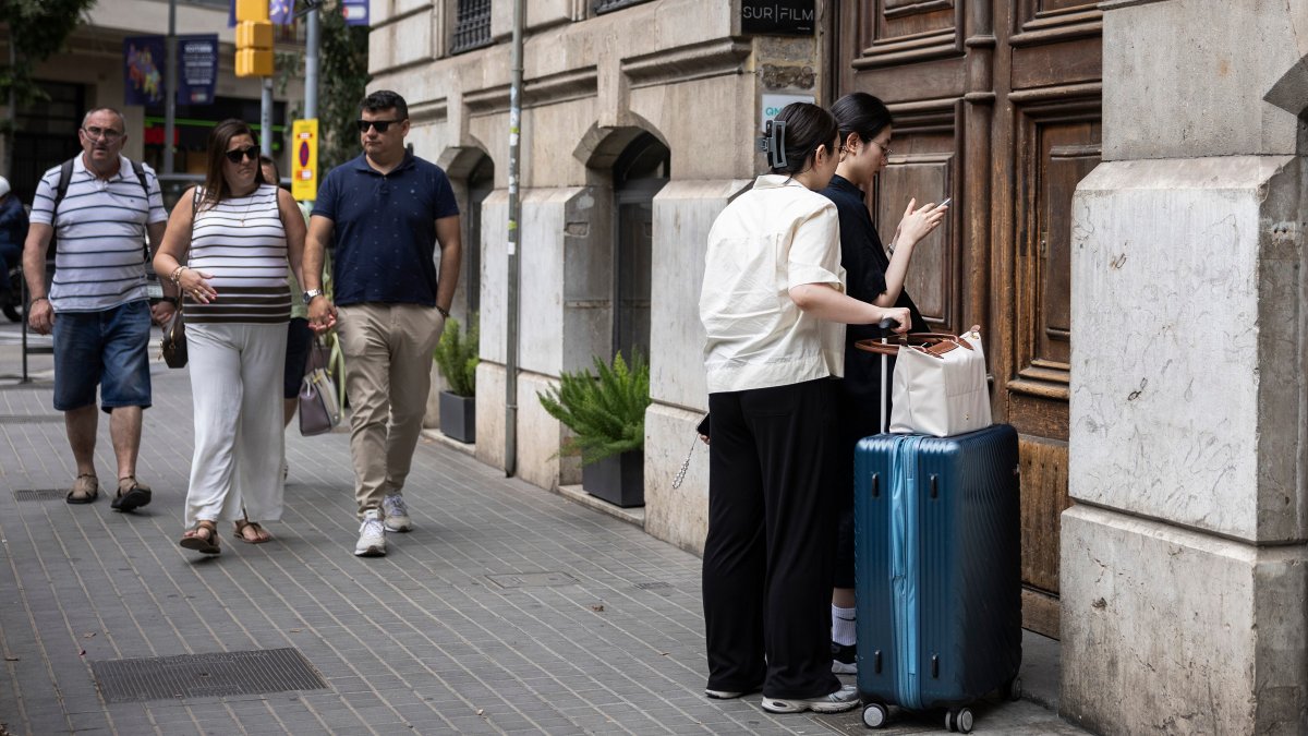 Información Exclusiva: Actualidad: Cuando Un Piso Se Convierte En Siete Habitaciones: El Auge De Trocear Viviendas Para El Alquiler Turístico