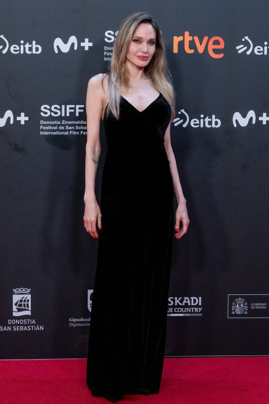 Bárbara Lennie y Najwa Nimri brillan en la alfombra roja del Festival de San Sebastián: todos los ‘looks’ de los invitados
