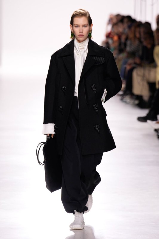 Estilo atemporal: Louise Trotter debuta en Bottega Veneta