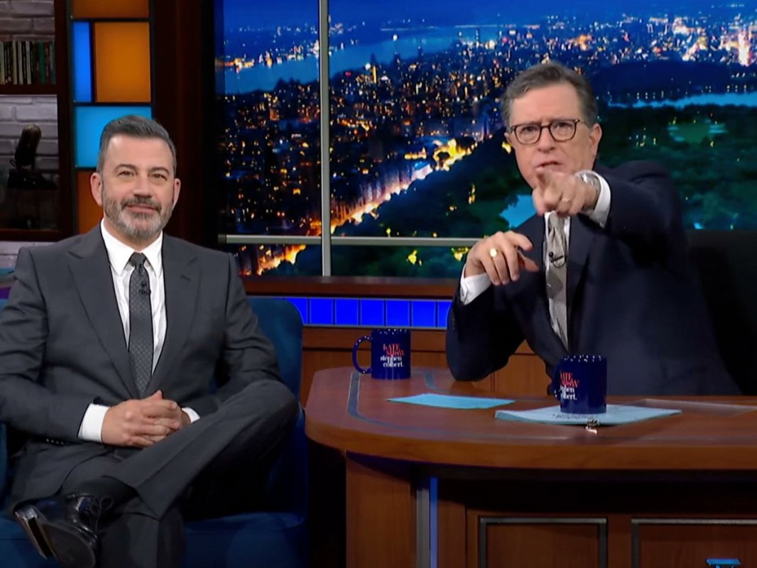 Breaking: En Directo: Jimmy Kimmel Explica A Stephen Colbert Que Recibió La Noticia De La Cancelación De Su Programa En El Baño