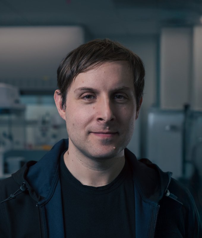 Max Hodak: “Los pacientes pasan de estar casi ciegos a poder leer cada letra y hacer crucigramas”