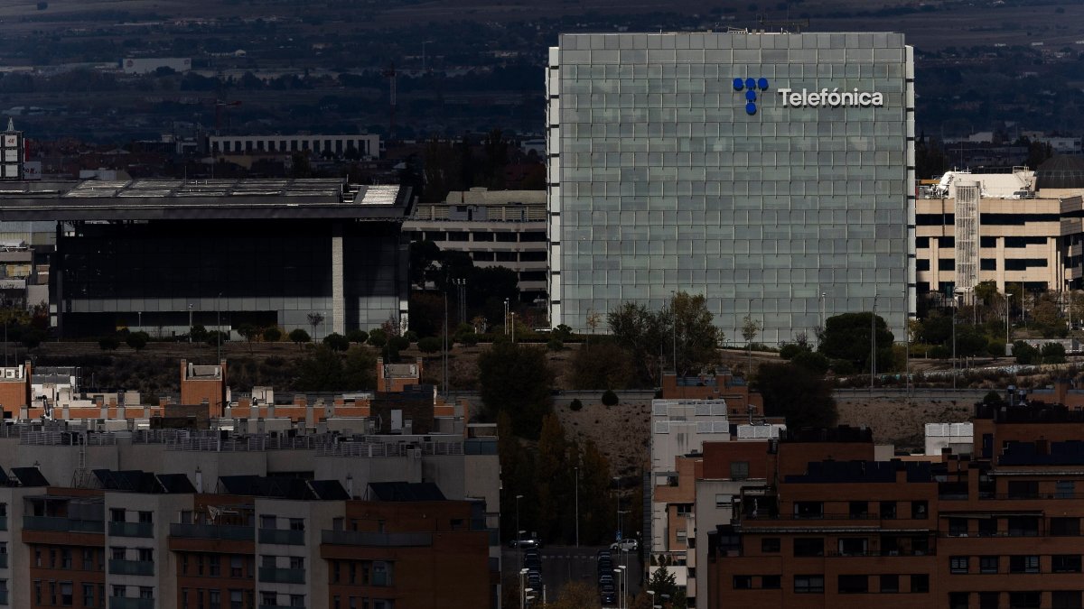 Telefónica y los sindicatos avanzan en el convenio pero se estancan en el ERE