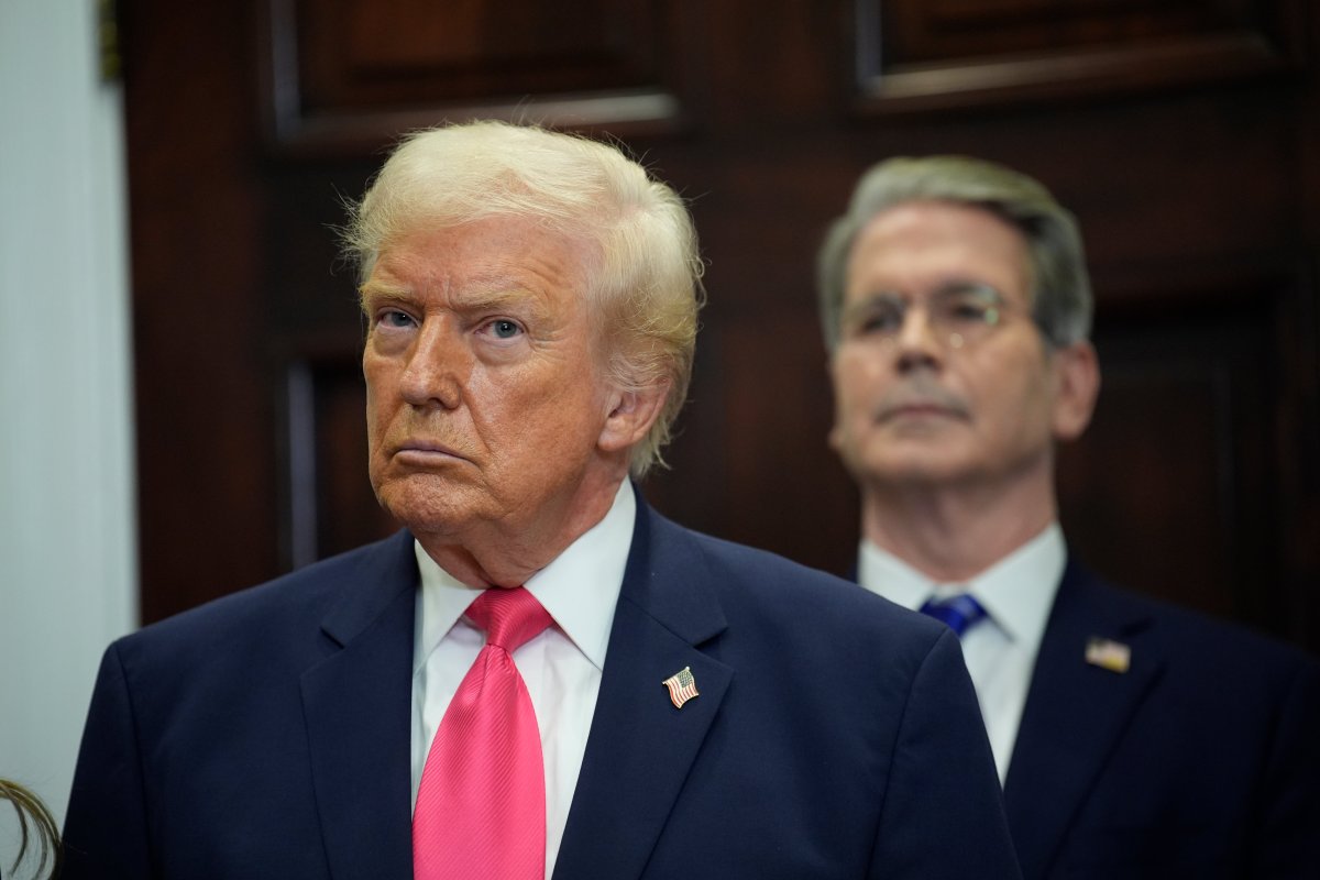 Trump aprueba una norma para favorecer a los coches de combustión sobre los eléctricos