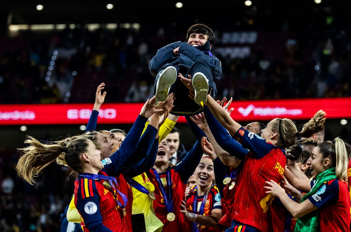 España, la selección que quiere “seguir inspirando”, mira al futuro tras su tercer título en tres años