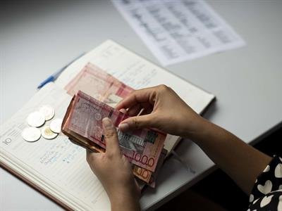 El 75 % de los pagos de los dominicanos son en efectivo