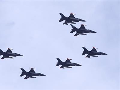 Argentina: Javier Milei presenta los aviones F-16