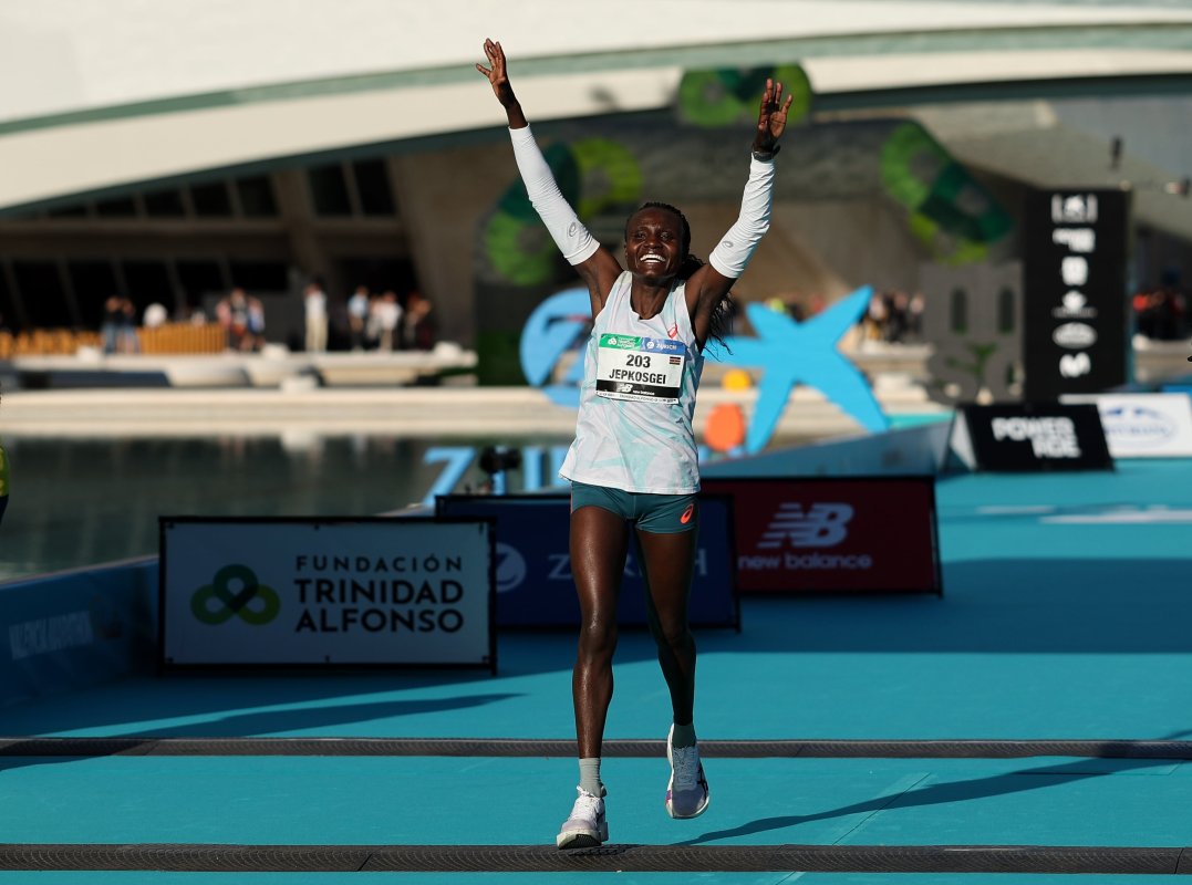 Se Confirma: Joyciline Jespkosgei Se Convierte En Valencia En La Cuarta Maratoniana Más Rápida De La Historia