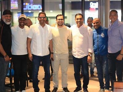 Diamante Deportivo realiza encuentro navideño con oyentes