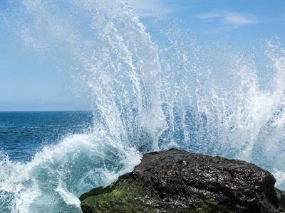 Tres muertos por ola que barrió piscina natural de las isla Canarias