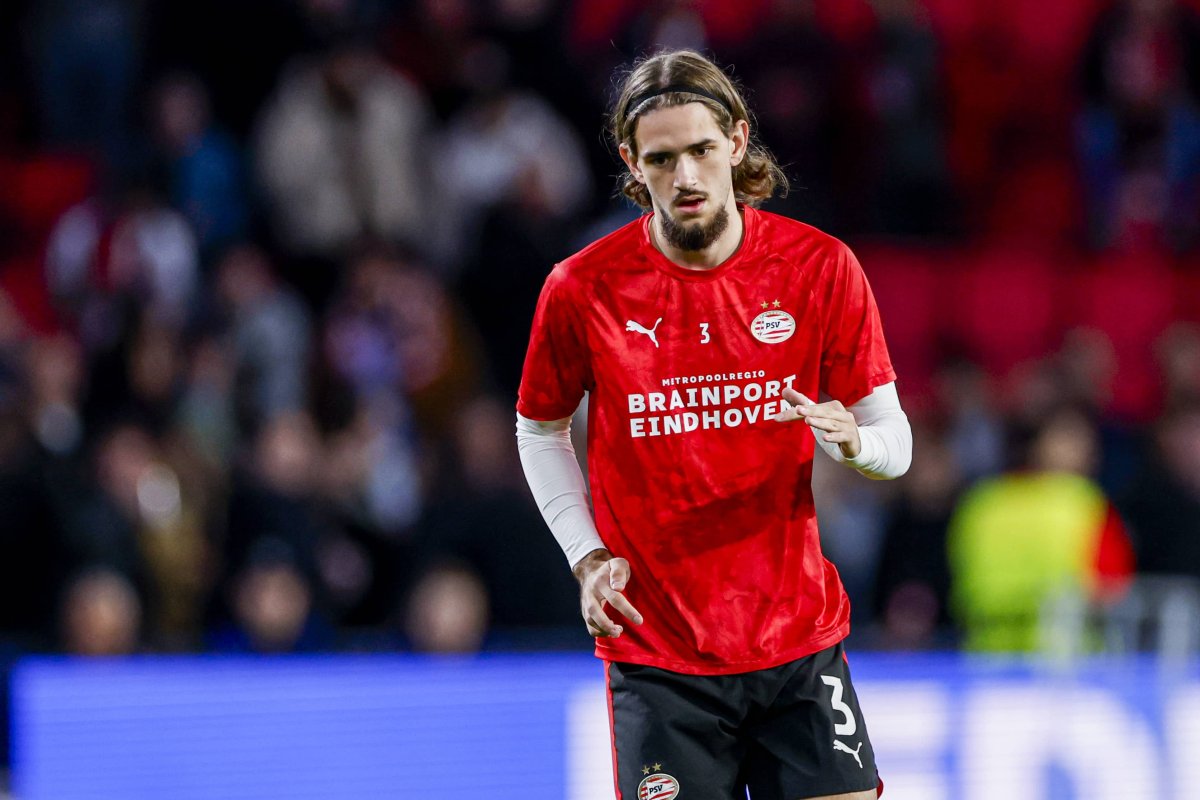 Yarek Gasiorowski, central español del PSV: “No logro quitar a mi padre del camión”