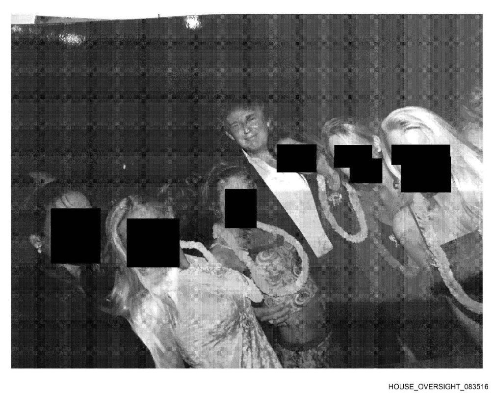 En Directo: Los Demócratas Publican Nuevas Fotos Del Archivo Epstein En Las Que Se Ve A Trump Rodeado De Mujeres