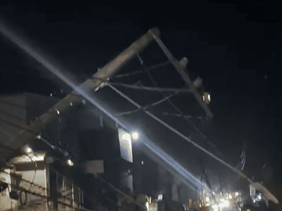 Edesur repone postes derribados en Villa Altagracia