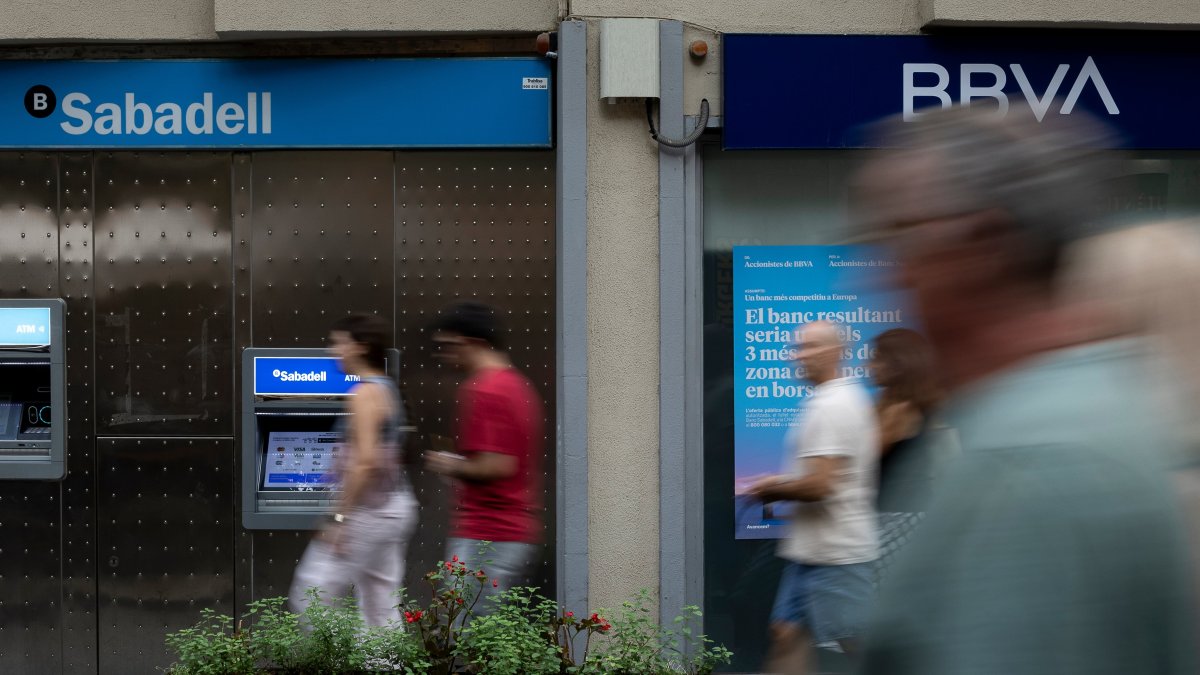 Últimas Noticias: La Banca Afronta Qué Hacer Con 16.000 Millones De Exceso De Capital Tras Años Récord De Beneficios