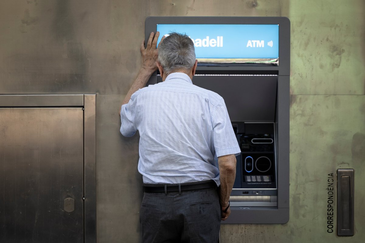 Ahorro a largo plazo, conductismo fiscal y vasos comunicantes