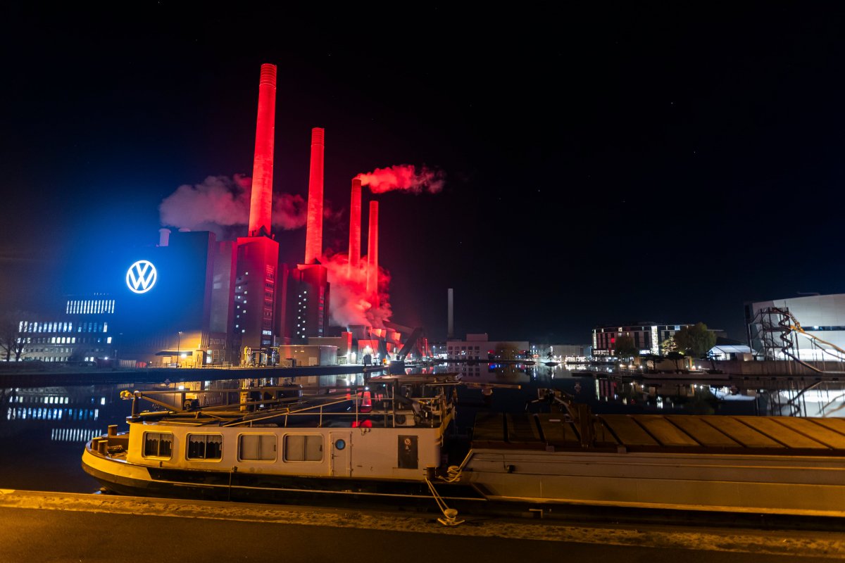 El pánico alemán cunde en Europa para alargar la vida del coche de combustión: ¿quién gana más con su prórroga?