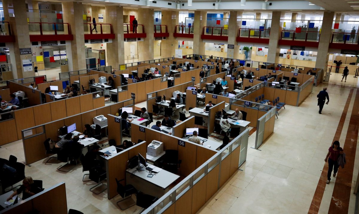 Información Exclusiva: El Gobierno Prevé Aprobar Las 35 Horas Para Los Empleados De La Administración Estatal En Febrero