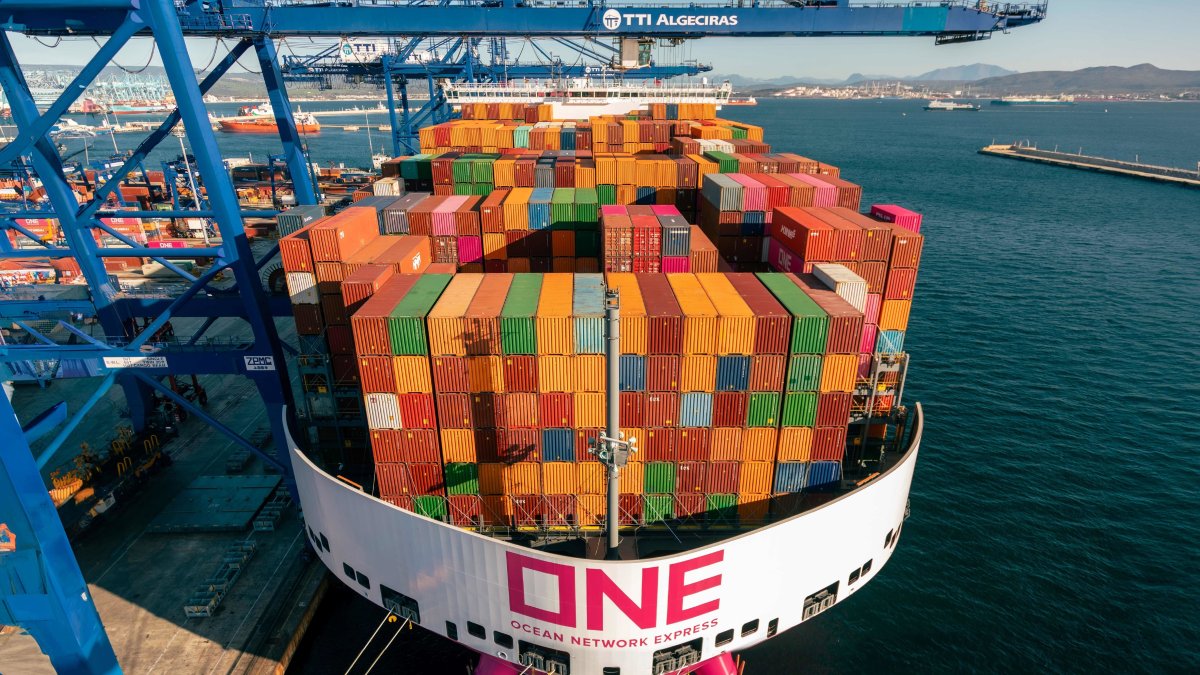 Las exportaciones españolas recuperan el pulso con el mejor octubre de su historia