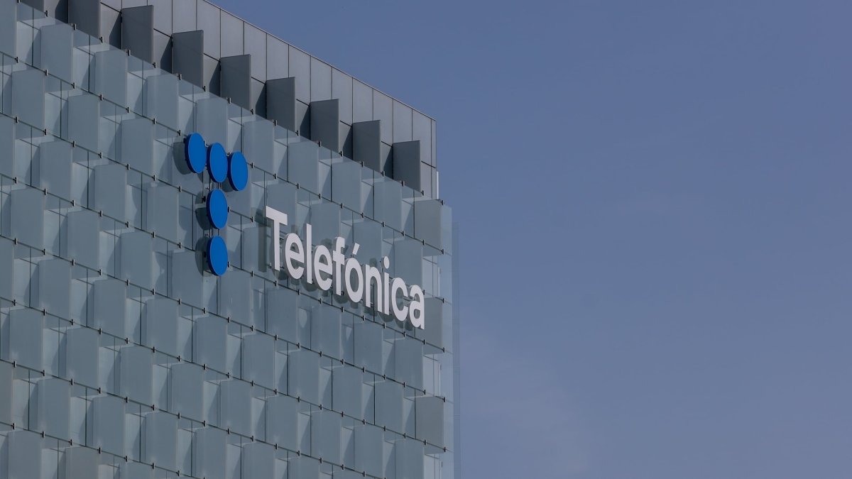 Telefónica firma con los sindicatos el ERE, que tendrá un coste de 2.500 millones para 5.500 salidas