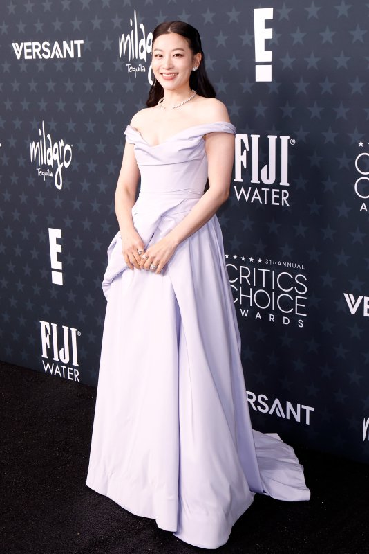 De Elle Fanning A Las Estrellas Del K-Pop: 7 ‘Looks’ Que Demuestran Que El Vestido “De Princesa” Ha Vuelto