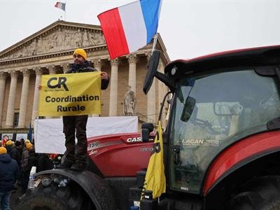 Desarrollo: Agricultores Con Tractores París, Protesta Acuerdo Ue-Mercosur