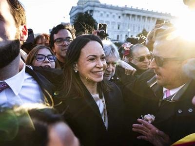 Critican entrega de María Corina Machado del Premio Nobel
