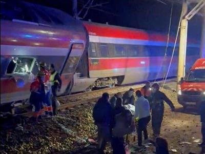 Muertos tras descarrilamiento de trenes alta velocidad en Córdoba