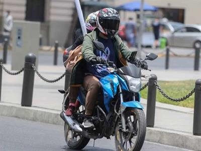Perú Ha Prohibido Que Dos Ciudadanos Circulen En Una Motocicleta
