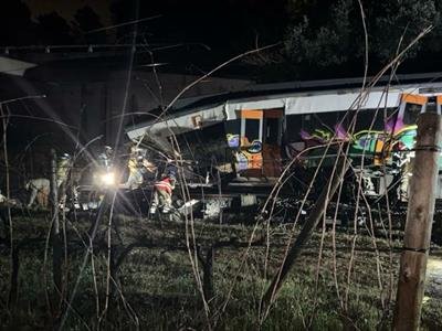 Actualidad: Varios Heridos Al Chocar Tren Con Un Muro Caído En Las Vías En España