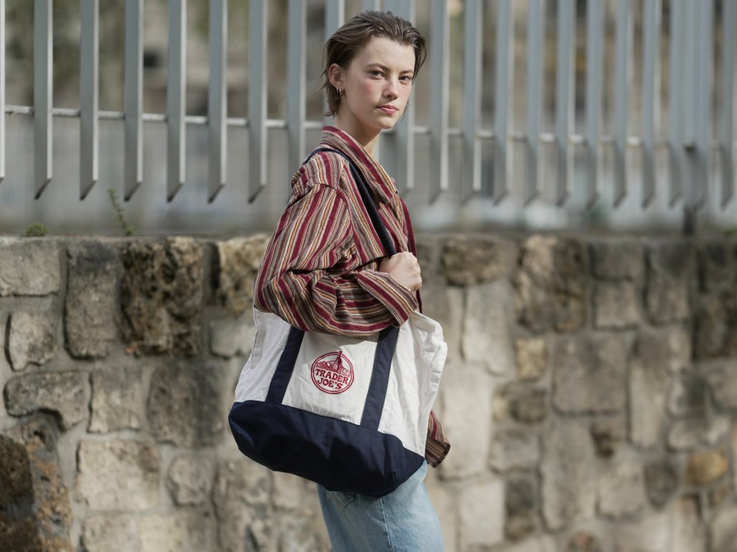 Desarrollo: Cómo La Bolsa De La Compra De Trader Joe’s Se Convirtió En Un Símbolo De Estatus En Todo El Mundo