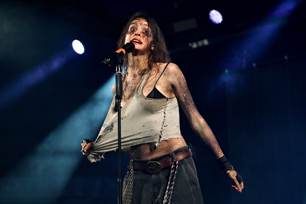 Sofia Isella, la telonera de Taylor Swift que incomoda a la mirada masculina