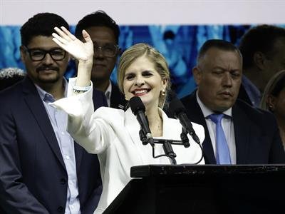 Laura Fernández promete mano dura contra el crimen en Costa Rica