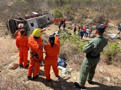Al menos 15 peregrinos muertos en un accidente de bus en Brasil
