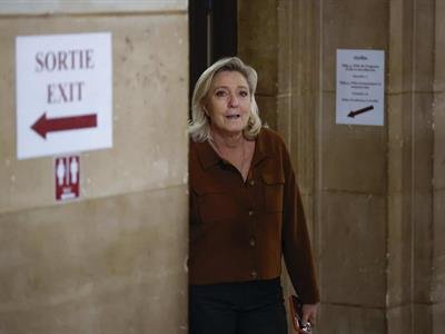Fiscalía pide mantener 5 años de inhabilitación contra Marine Le Pen