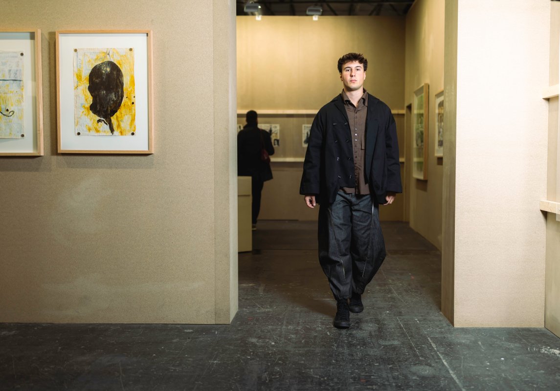 Tíscar Espadas, creadora de los uniformes de ‘EL PAÍS’ en Arco: “Cada prenda puede funcionar como una escultura”