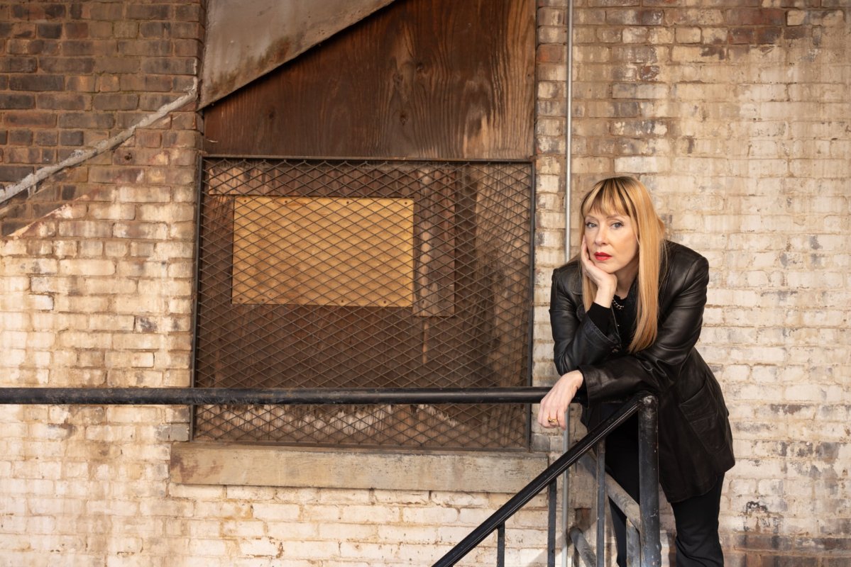 Suzanne Vega: “Di Mi Primer Concierto En Glastonbury Con Un Chaleco Antibalas. Al Final Nadie Murió Y Todo El Mundo Estaba Contento”