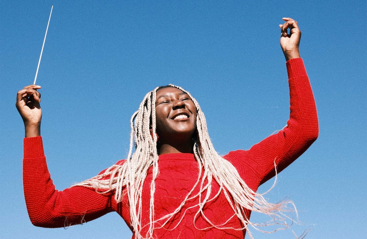 “Se te monta un santo y es como estar poseída”: el viaje de ‘Yudi’ Heredia, la directora de orquesta cubana de Rosalía