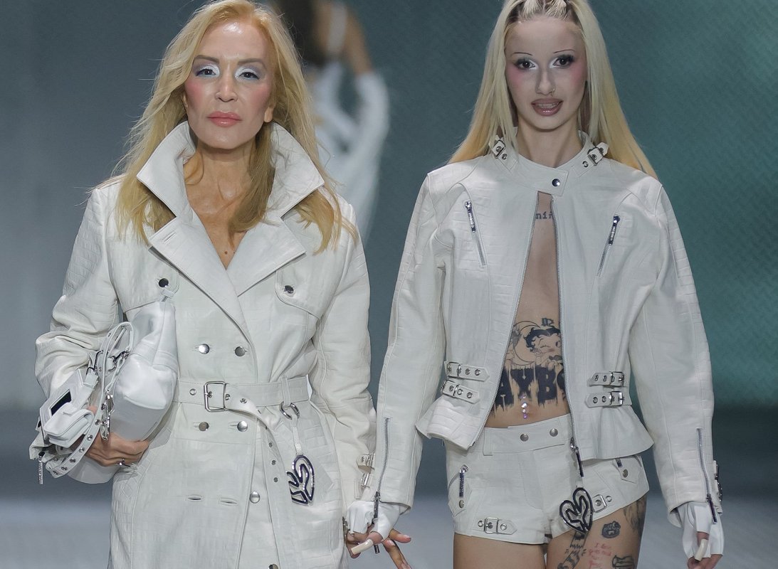 Carmen Lomana desfila con Metrika en el décimo aniversario de Dominnico: “Nos representamos hacia el mundo a través de la ropa”