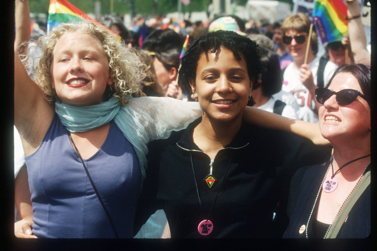 Donaciones de sangre, activismo y empatía: así ayudaron las lesbianas a la lucha contra el VIH y el Sida
