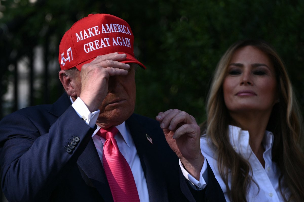 De Las Túnicas Púrpura A Las Gorras Maga: ¿Es La Ropa El Lenguaje Político Más Despreciado Pero Más  Potente?