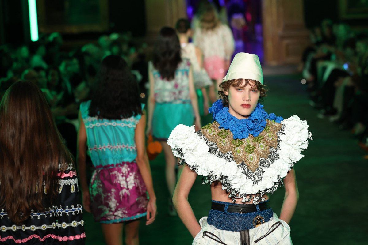 Sofisticación francesa y pop neoyorquino: el diálogo infinito de la colección crucero de Louis Vuitton