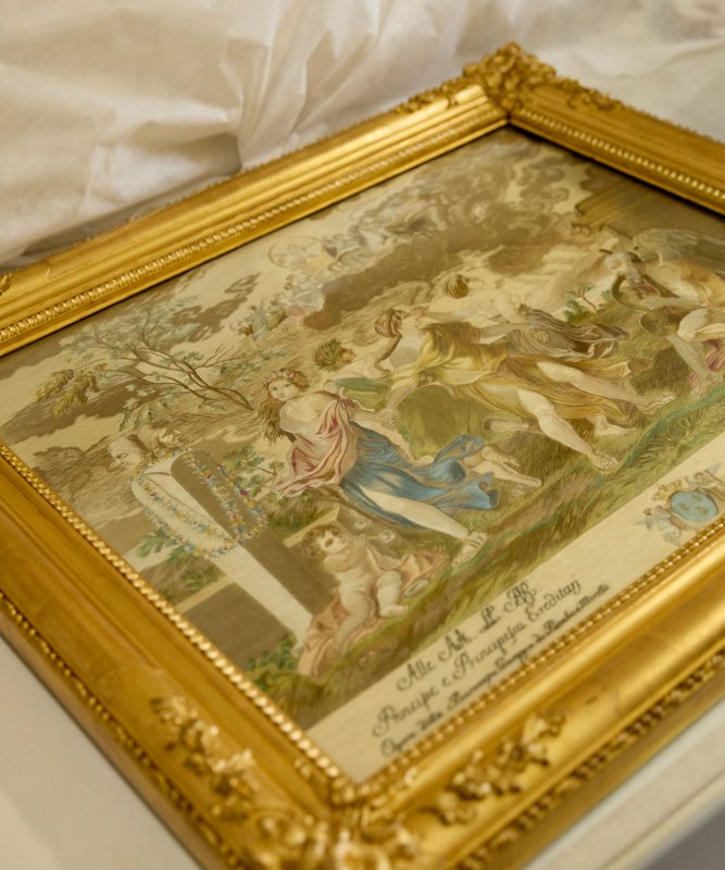 Información Exclusiva: De La Capa De Victoria De Eugenia A La Almohada De Berenguela: Las Reliquias Textiles De Las Casas Reales Españolas Ven La Luz Por Primera Vez