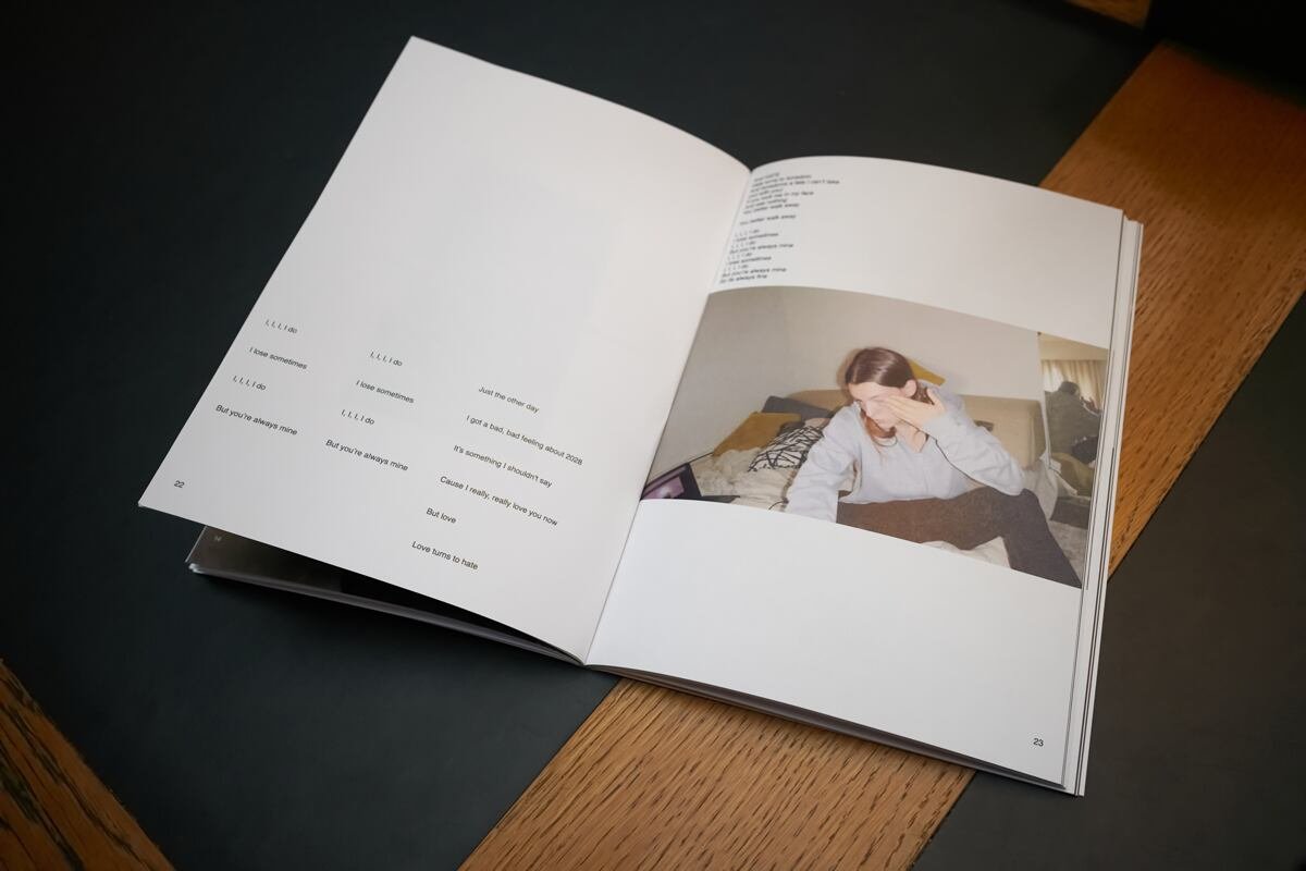 El día que Pull&Bear transformó la Biblioteca Nacional de Francia y mostró cómo las canciones también se pueden leer