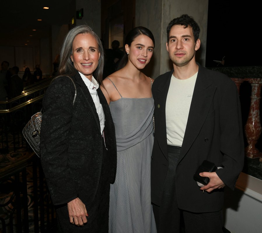 Todos Los ‘Looks’ Con Los Que Margaret Qualley Brilló Al Lado De Jack Antonoff Primero De La Separación