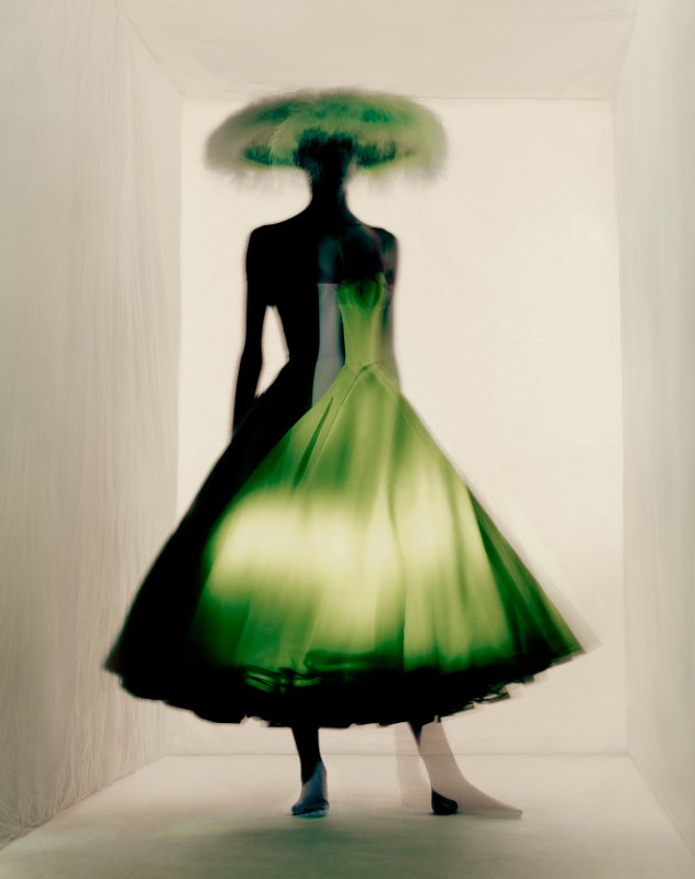 Moda, tejidos y equilibrios: seis exposiciones para no perderse este verano
