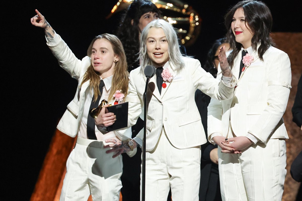 ¿Dejar del móvil a la entrada? Phoebe Bridgers o Jack White encabezan el movimiento antiteléfonos en los conciertos