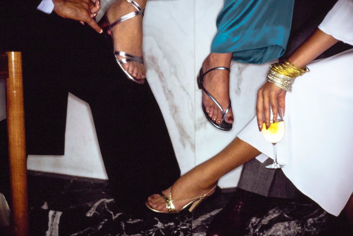 Enseñar o no enseñar los dedos de los pies: breve historia política, cultural y estética de la sandalia femenina