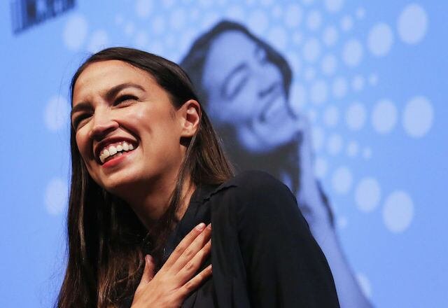 Por qué la congelación de óvulos de Alexandria Ocasio-Cortez es uno de los movimientos políticos más interesantes de 2026
