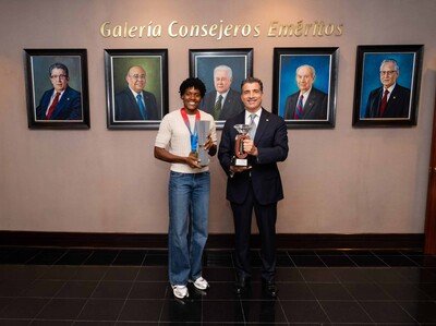 Marileidy Paulino: recibe reconocimiento del Banco Popular