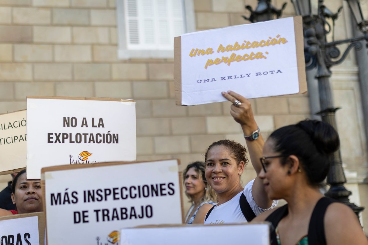 Las ‘kellys’ reclaman la jubilación anticipada: “Tengo 63 años. Hacer camas en un hotel de cinco estrellas es un matadero”